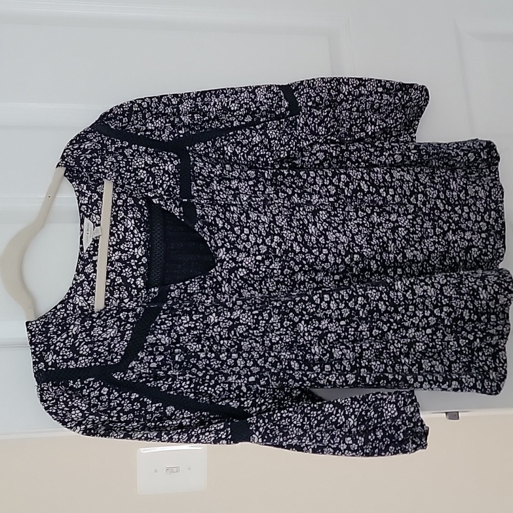 Lucky Brand V-neck 3/4 quarter sleeve blouse